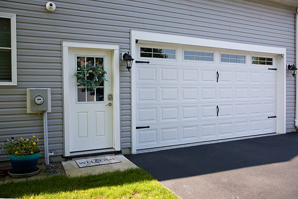24/7 Emergency Garage Door Panel Replacement experts in Lawrenceville, IL